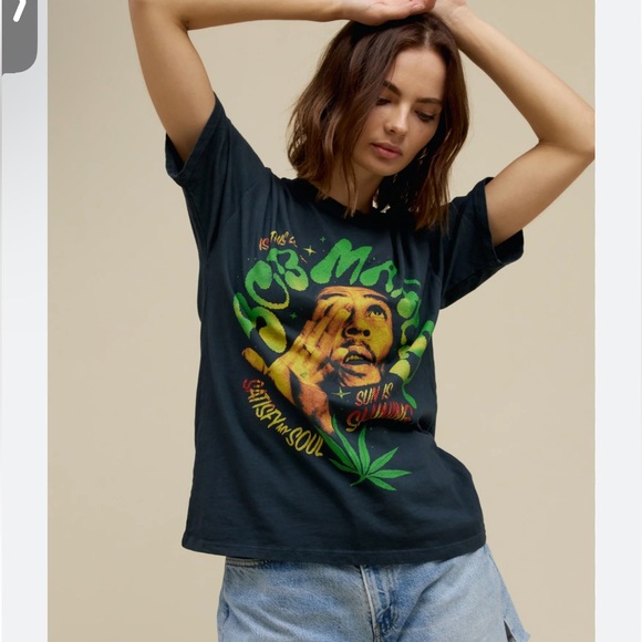 Daydreamer Tops - Daydreamer BOB MARLEY IS THIS LOVE WEEKEND TEE